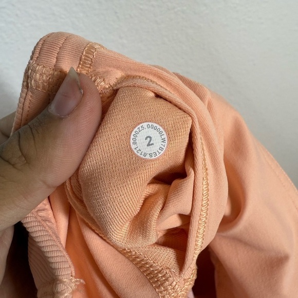 Lululemon Ribbed Contoured High Rise Short 8" Size 2 - Picture 10 of 10